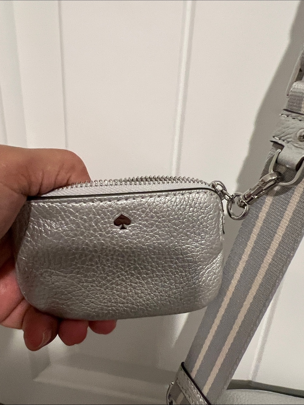 kate spade ♠️ Silver Pebbled Crossbody Camera Purse-strap w/ wallet & coin purse - Picture 3 of 16